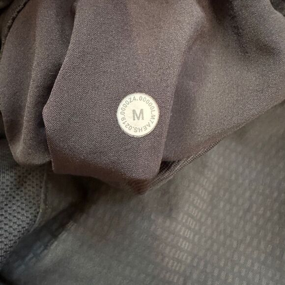 Lululemon T.H.E. Short 9" *Pique Mesh size medium - Picture 8 of 8